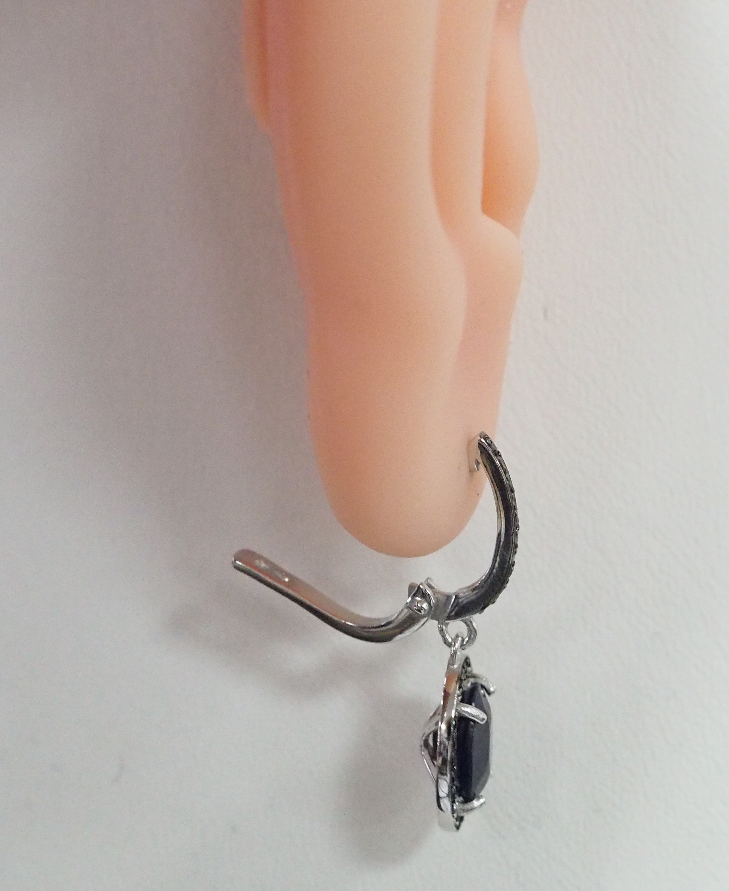 Серебряные серьги с сапфирами